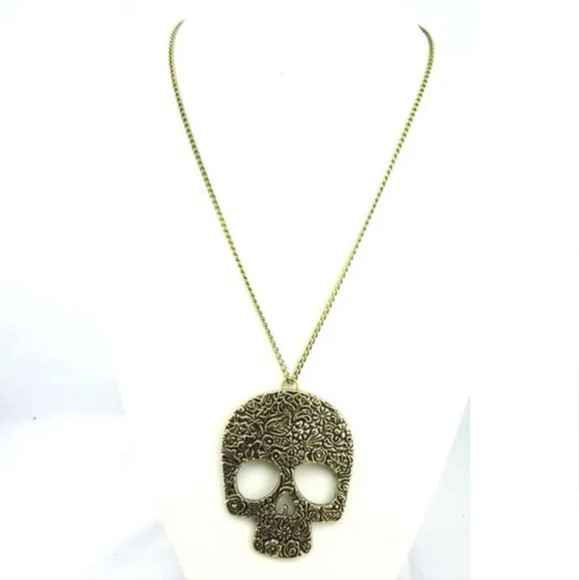 !!LAST CHANCE!!⛄️Vintage Bronze Colored Sugar Skull Necklace - Picture 6 of 7